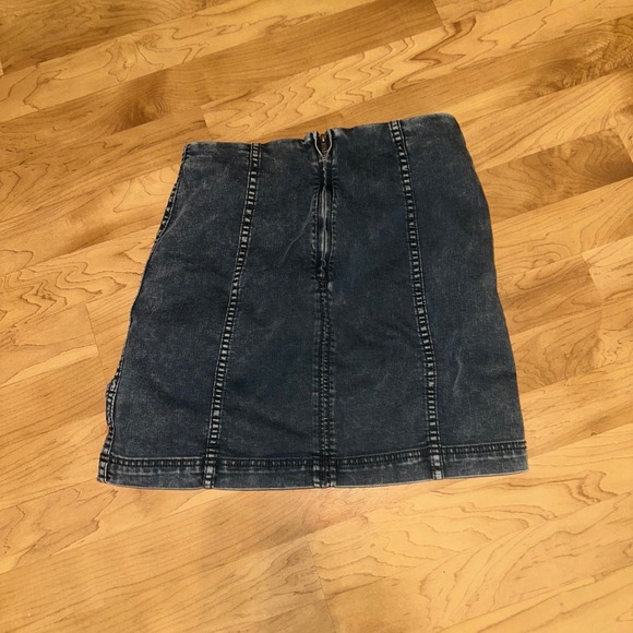 Free People Denim Mini Skirt dark Wash Blue Jean Skater‎ Skirt Size 8 - Picture 4 of 6